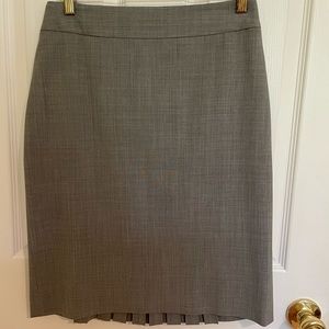 CLASSIQUES pencil skirt w/ box pleat detail